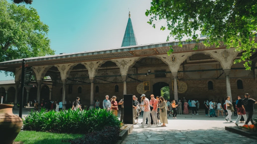 Topkapi Palace Small Group Tour with Tour Guide creating a memorable experience